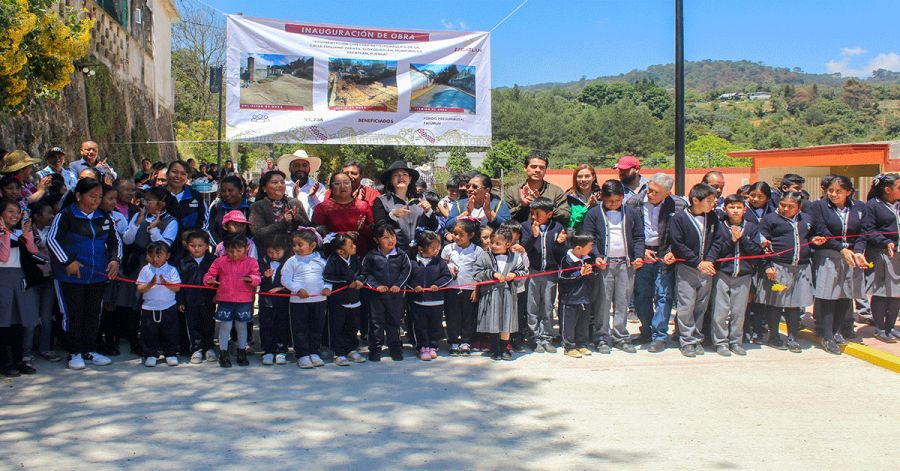 Inaugura Bety S&aacute;nchez calle en la colonia Ni&ntilde;os H&eacute;roes