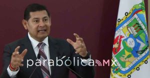 Se disculpa Armenta por comparar baches de Huixcolotla con el conflicto en Palestina