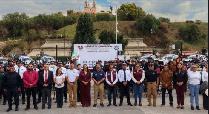 Entrega Tonantzin Fern&aacute;ndez equipamiento a elementos municipales