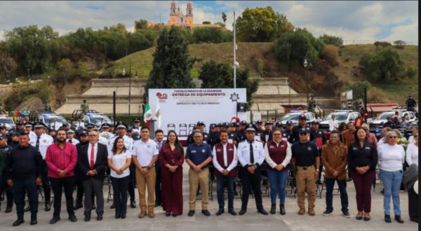 Entrega Tonantzin Fern&aacute;ndez equipamiento a elementos municipales