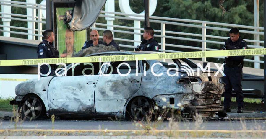 Localizan un auto calcinado con restos humanos en el Perif&eacute;rico