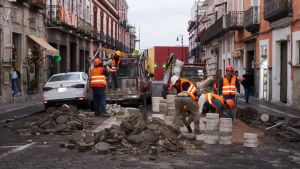 Realiza Gobierno de la Ciudad bacheo en el Centro Hist&oacute;rico