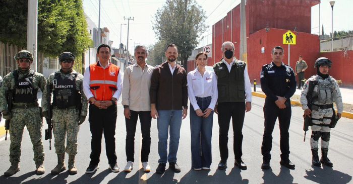 Entrega Pepe Chedraui rehabilitaci&oacute;n vial en unidad habitacional Fovissste San Roque