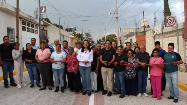 Inaugura alcaldesa de Atlixco adoquinamiento de calle en San Alfonso