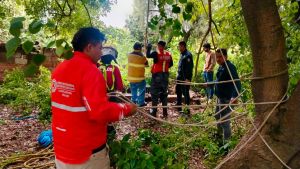 Bomberos y Protecci&oacute;n Civil rescatan a perro en Cuautlancingo