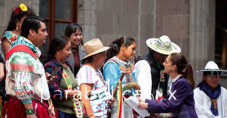 Conmemora Sheinbaum el D&iacute;a de la Resistencia Ind&iacute;gena