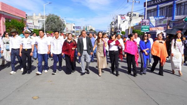 Saldo blanco en desfile c&iacute;vico-militar en San Mart&iacute;n Texmelucan