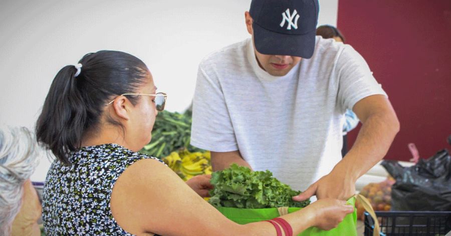 Impulsa Floricel Gonz&aacute;lez Jornada de Entrega de Despensas Verdes