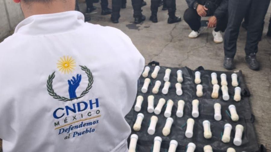 Aseguran 59 explosivos en autob&uacute;s que iba a bloqueo de la CNTE