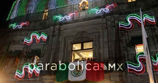 Encabeza Armenta el Grito de Independencia desde el Z&oacute;calo de Puebla