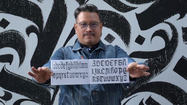 Comparte investigador BUAP caligraf&iacute;a g&oacute;tica mexicana en ATypI 2026
