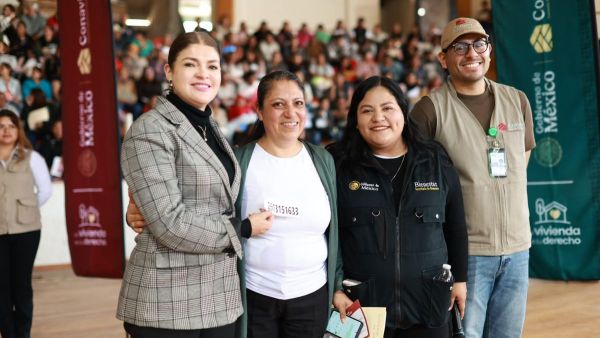 Gobierno Federal y Ayuntamiento sortean 402 casas en Zacatl&aacute;n