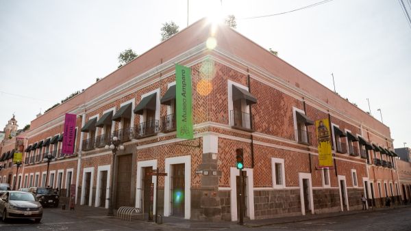 Visitan estudiantes del Centro de D&iacute;a del DIF el Museo Amparo