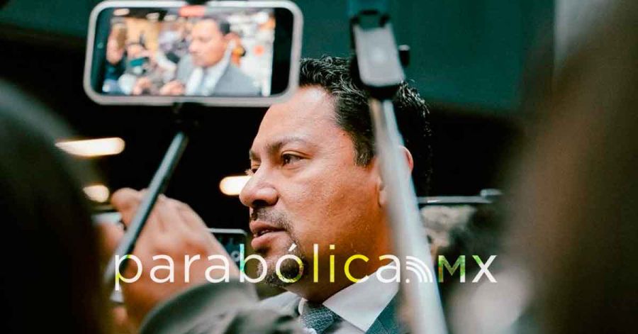 Promueve Andr&eacute;s Villegas penas de 70 a&ntilde;os para feminicidas en Puebla