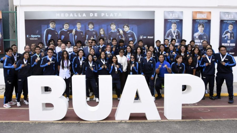 Inaugura BUAP la Avenida de Campeones en CU
