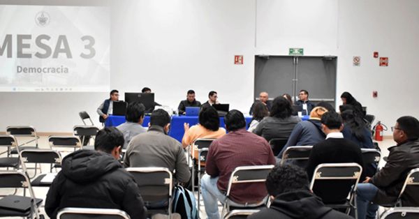 Realiza BUAP mesas de trabajo con estudiantes