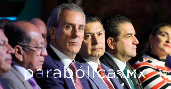 Llama Armenta al sector empresarial a trabajar de la mano por las familias poblanas