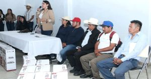 Refrenda Ang&eacute;lica Alvarado su compromiso con productores del campo