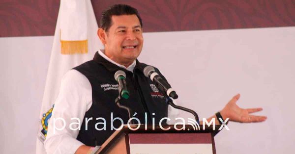 Proyecta Armenta m&aacute;s de 70 mil viviendas a bajo costo para Puebla con apoyo federal