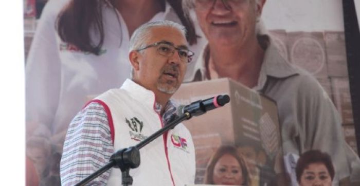 Entrega gobierno de Pepe Chedraui apoyos alimentarios a familias de Guadalupe Tecola