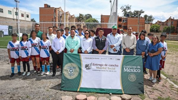 Inaugura Omar Mu&ntilde;oz cancha de F&uacute;tbol 5 en Deportivo Uranga