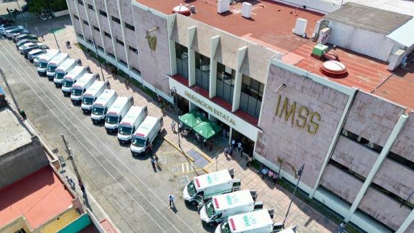 Hallan a apasionada pareja teniendo relaciones dentro del IMSS