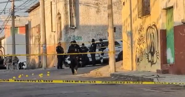 Se registra balacera e incendio de dos camionetas en colonia Lomas del 5 de mayo