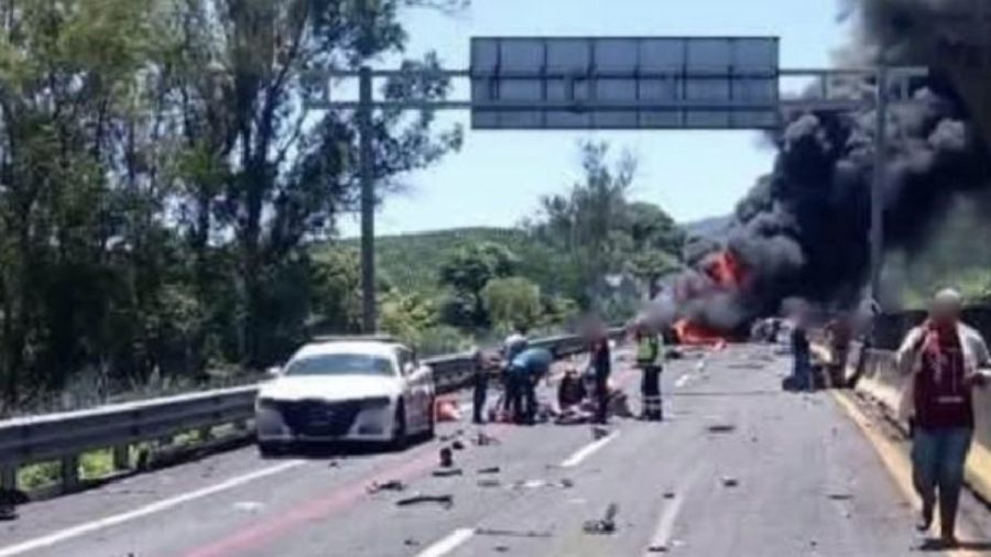 Choque m&uacute;ltiple deja al menos 10 muertos en la Guadalajara-Tepic