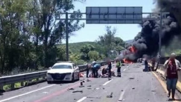 Choque m&uacute;ltiple deja al menos 10 muertos en la Guadalajara-Tepic
