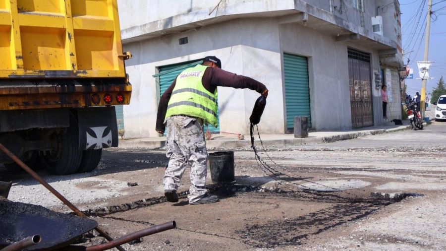 Verifica Pepe Chedraui avance de bacheo en Puebla capital