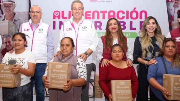 Entrega Pepe Chedraui apoyos alimentarios en Totimehuac&aacute;n