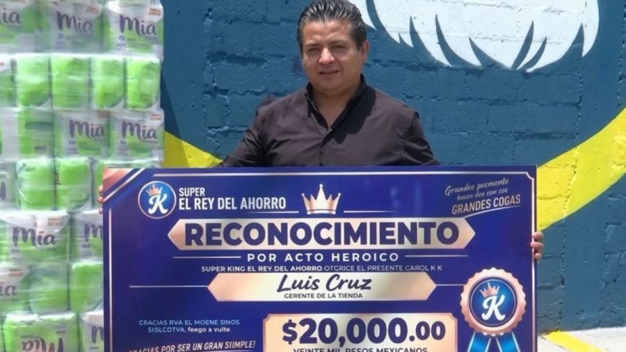 Reconocen al h&eacute;roe sin capa, Luis Cruz