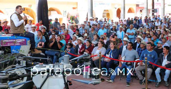Fortalece Armenta la productividad y el desarrollo de la regi&oacute;n de Ixtacamaxtitl&aacute;n