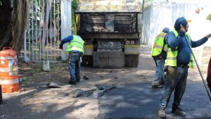 Supervisa Ayuntamiento bacheo en distintos puntos de la capital