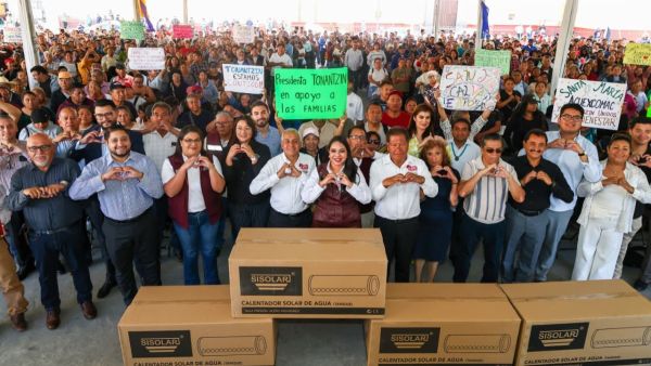 Encabeza Tonantzin Fern&aacute;ndez la entrega de 2 mil calentadores solares