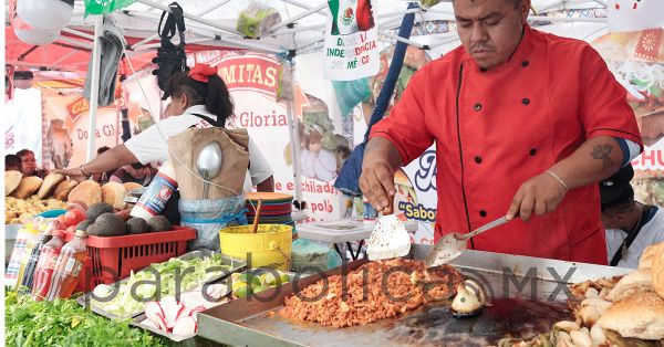 Retiran 12 comercios ambulantes en Puebla capital