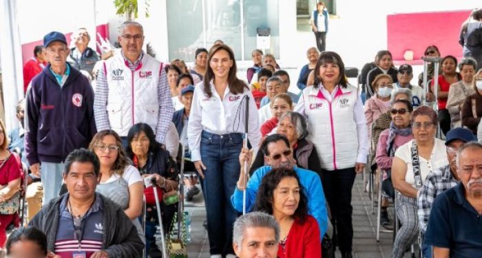 Refuerza MariElise Budib acciones de inclusi&oacute;n social con entrega de 52 aparatos auditivos