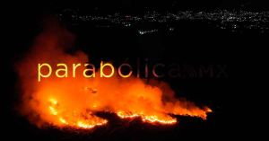 Mantiene PC estatal combate a incendio en Acatl&aacute;n de Osorio