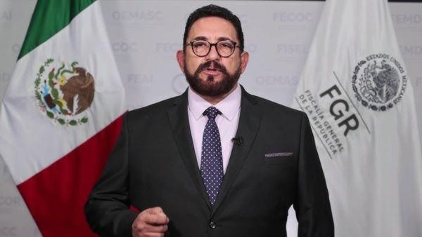Renuncia Ulises Lara a la Fiscal&iacute;a General de la Rep&uacute;blica