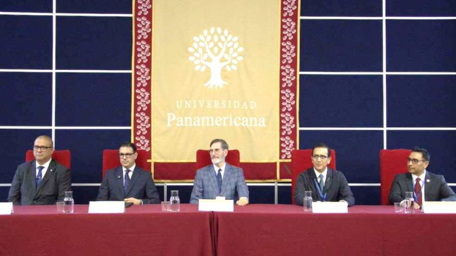 Lidera rector de la An&aacute;huac Puebla di&aacute;logo nacional sobre la IA