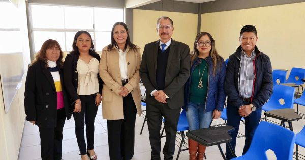 Contin&uacute;a Lupita Cuautle entregando obras de calidad en favor de las escuelas