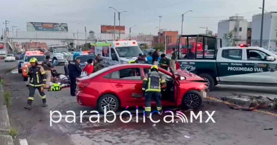 Impacta auto contra se&ntilde;al&eacute;tica en Perif&eacute;rico