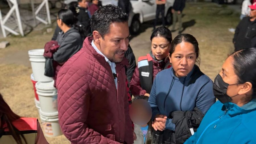 Diputado Villegas dona pintura a primaria de Rub&eacute;n Jaramillo