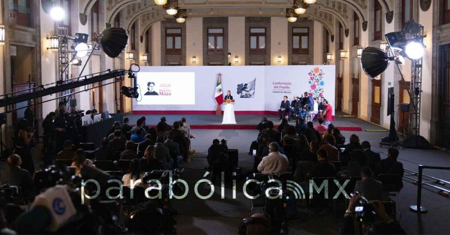 Arrancar&aacute; en noviembre la regulaci&oacute;n del uso de celulares y pantallas en escuelas: Sheinbaum