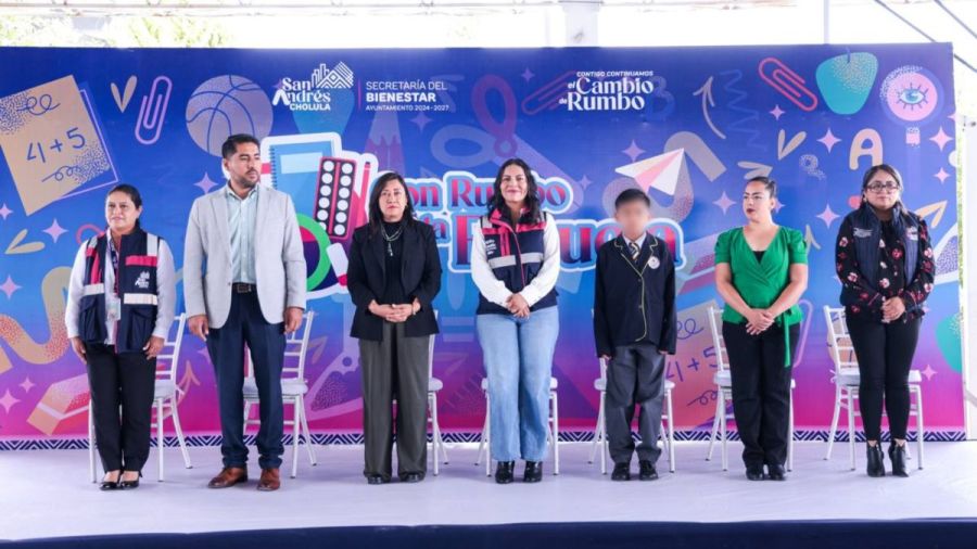 Apoya Lupita Cuautle a la econom&iacute;a con entrega de &uacute;tiles escolares