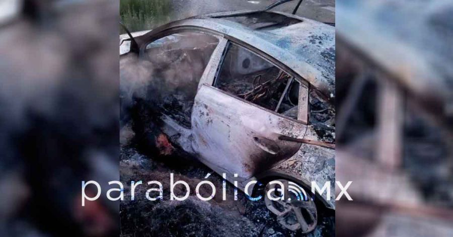 Localizan veh&iacute;culo y un cad&aacute;ver calcinados en camino de Amozoc