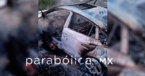 Localizan veh&iacute;culo y un cad&aacute;ver calcinados en camino de Amozoc