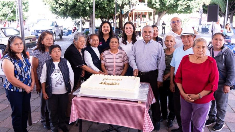 Celebra Cuautle a personas adultas mayores de San Andr&eacute;s Cholula