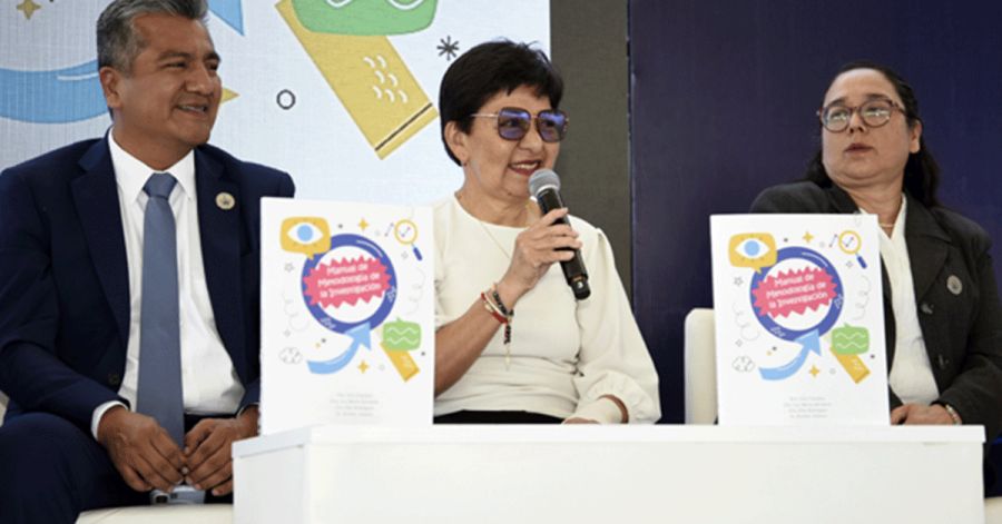 Presentan docentes presentan el libro Metodolog&iacute;a de la Investigaci&oacute;n, en la sede de Acajete