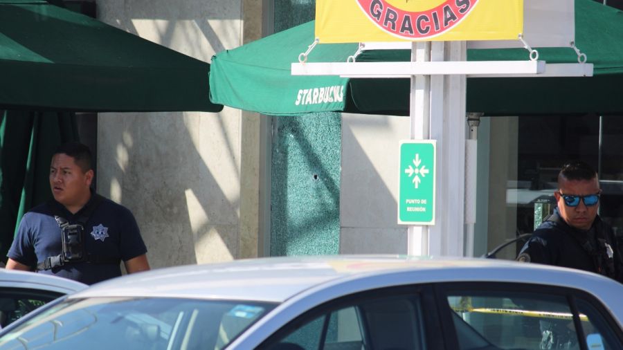 Balacera desata p&aacute;nico en Plaza Mazarik; sin reporte de heridos